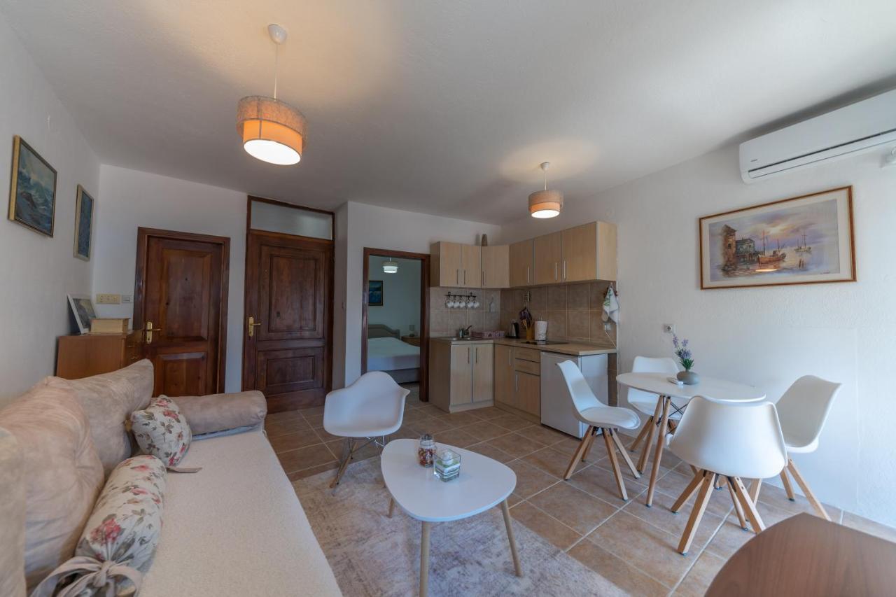 Apartments Franovic เปราสต์ ภายนอก รูปภาพ