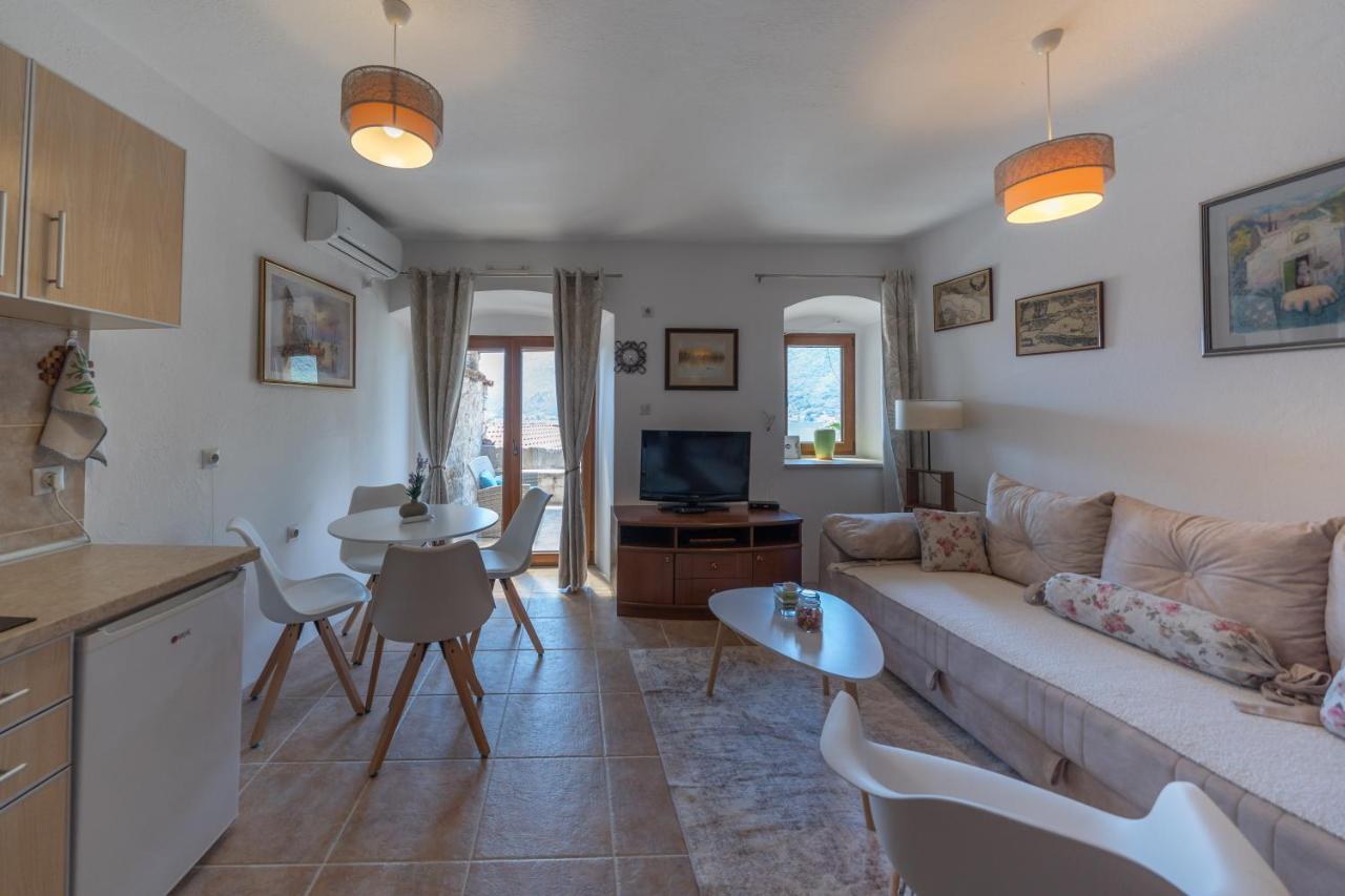 Apartments Franovic เปราสต์ ภายนอก รูปภาพ