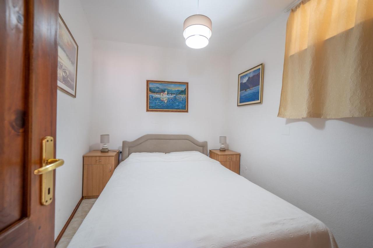 Apartments Franovic เปราสต์ ภายนอก รูปภาพ