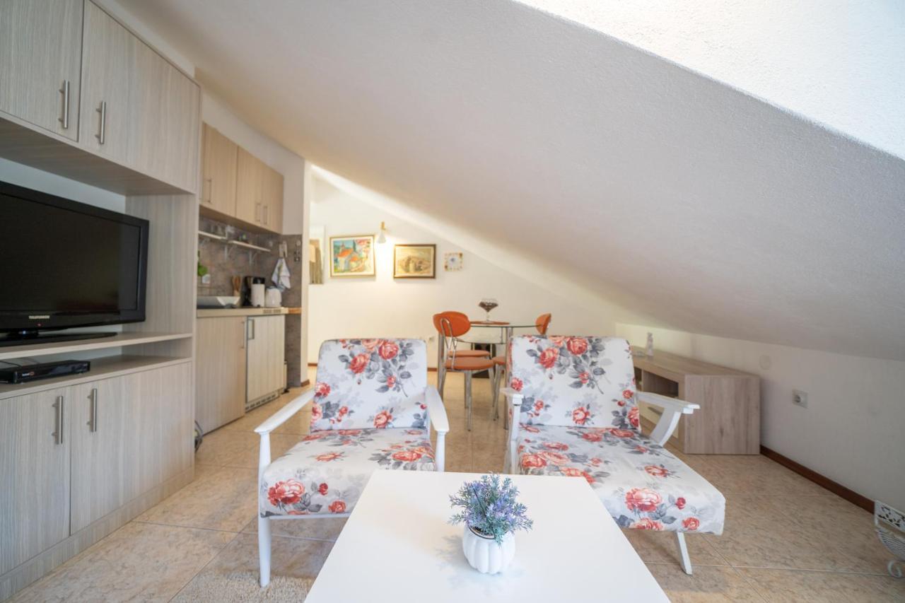 Apartments Franovic เปราสต์ ภายนอก รูปภาพ